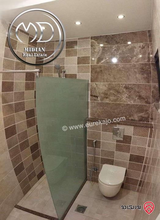 شقة أرضية مفروشة للايجار في عمان - طريق المطار مساحة 180م مع ترس 70م تشطيبات ديكورات فندقية فرش فاخر بسعر مميز