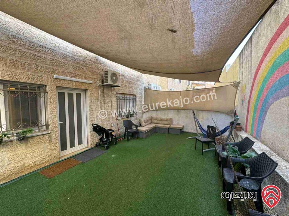 شقة شبه أرضية مساحة 126م داخلي و 100م خارجي للبيع مفروشة في عمان - الجندويل