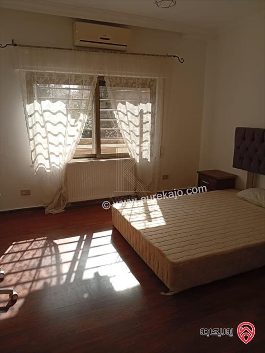 شقة مفروشة طابق ارضي مساحة 250م  للايجار في عمان - دير غبار