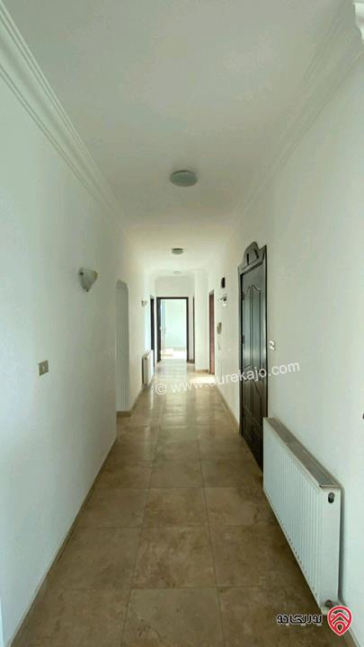 شقة طابقية مساحة 240م للإيجار فارغة في عمان - السابع