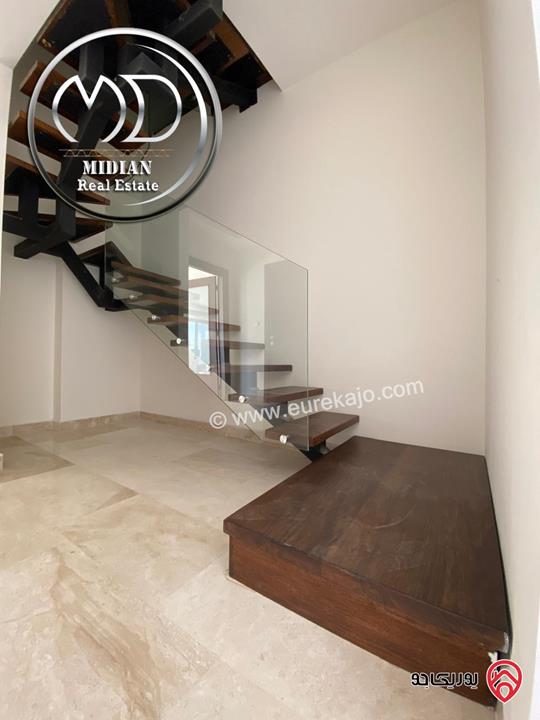 شقة دوبلكس جديدة فارغة للايجار في عمان - ضاحية النخيل طابق اخير مع روف مساحة 250م مع تراسات تشطيبات و ديكورات عصرية فاخرة