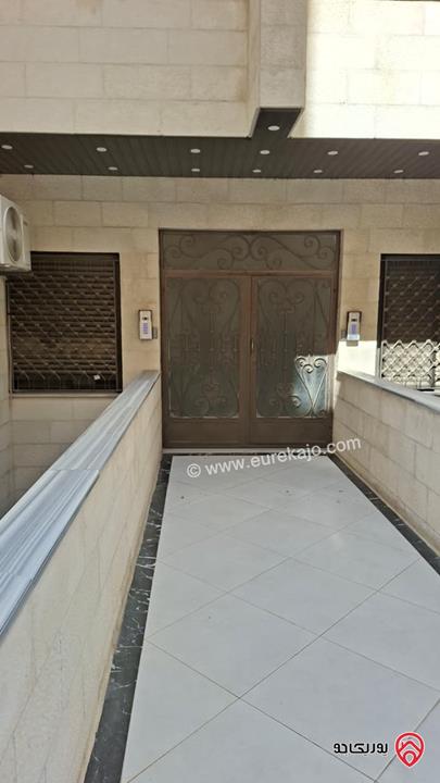 شقة مفروشة عائلية جديدة طابق ثاني مساحة 135م للايجار في عمان - الجبيهة