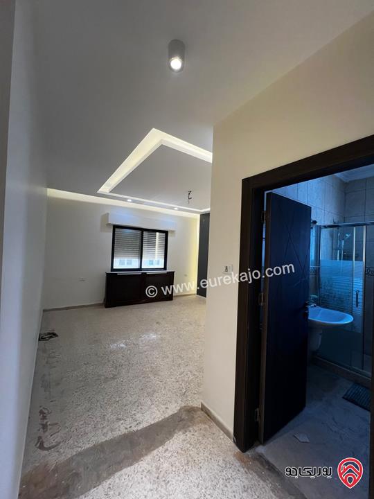 شقة سوبر ديلوكس مجددة مساحة 184م طابق ثالث للبيع في عمان - خلدا