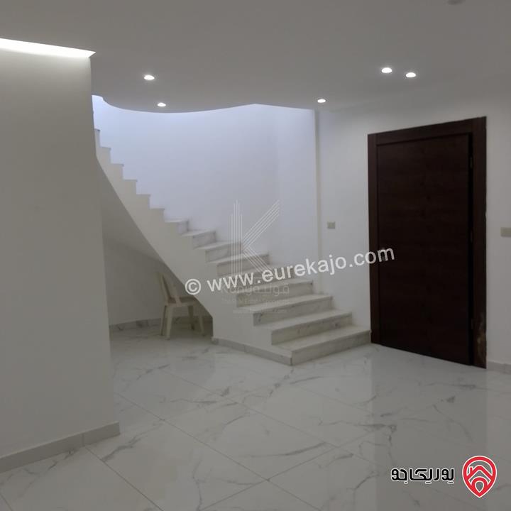 شقة فاخرة طابق ارضي مساحة 255م للبيع في عمان - ام اذينة مع تشطيبات حديثة