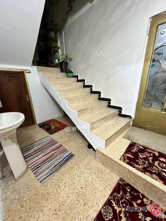 بيت ريفي مساحة 200م على ارض 2 دونم للبيع في اربد - الرمثا