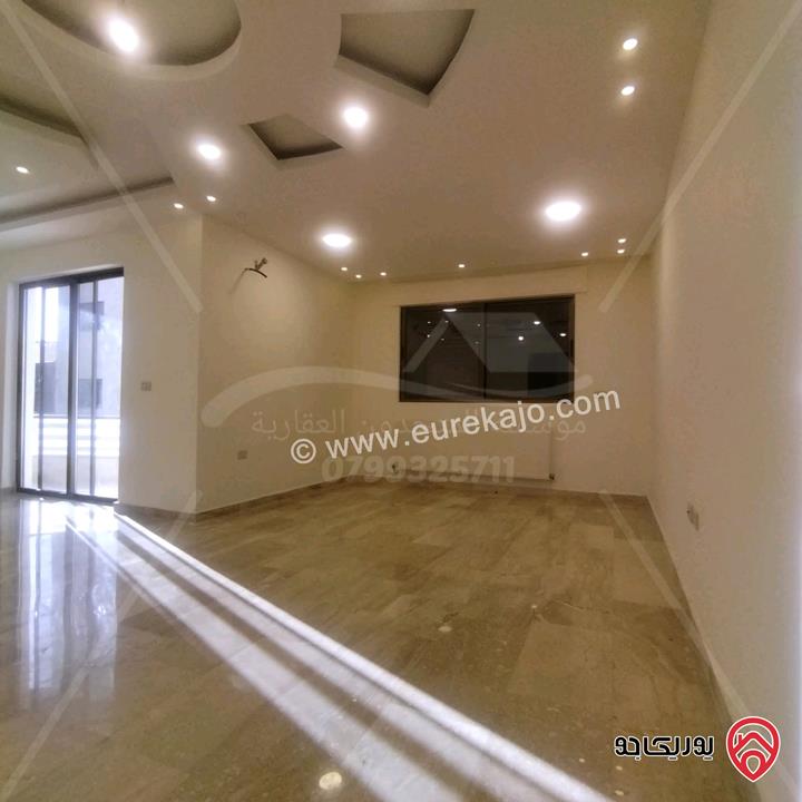 شقة فارغة طابق أرضي معلق مساحة 200م للايجار في عمان - أم السماق