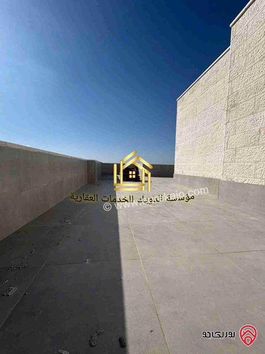 شقة مساحة 285م طابق ثالث مع روف جديد لم يسكن للايجار في عمان - الجبيهة