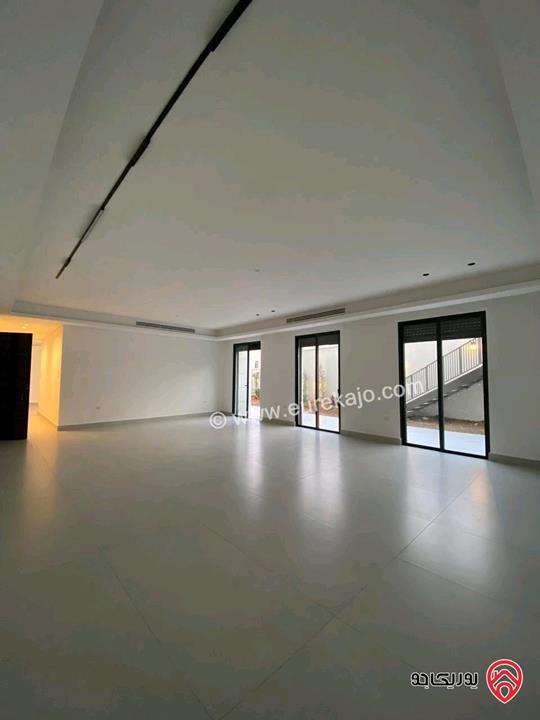 شقة طابقية ارضية مساحة 300م داخلي و 350م خارجي للبيع في عمان - دابوق