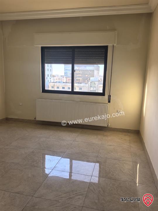 شقة طابق ثالث مساحة 220م للايجار في عمان - خلدا