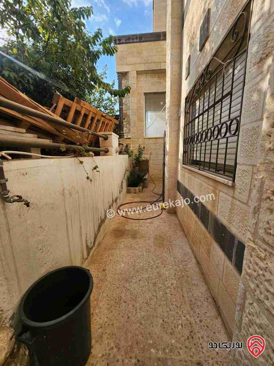 شقة شبه أرضية مساحة 150م داخلي و 120م خارجي للبيع في اربد - الحي الشرقي