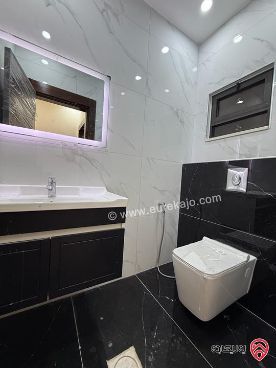 شقة شبه ارضية مساحة 184م مع ترس وحديقة 120م سوبر ديلوكس للبيع في عمان - المقابلين 