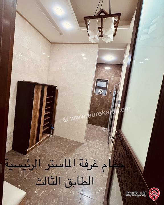 شقة فاخرة طابق ثالث مع روف مساحة 405م للبيع في عمان - خلدا