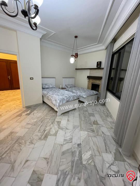 شقة مفروشة طابق ارضي مساحة 100م داخلي و 40م خارجي للايجار في عمان - الجندويل