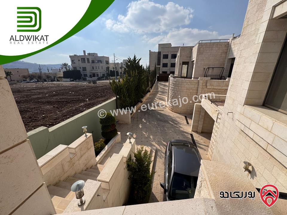 فيلا مساحة الارض 1600م ومساحة البناء 1100م مساحة الحديقة 400م للبيع في السلط - منطقة السرو 