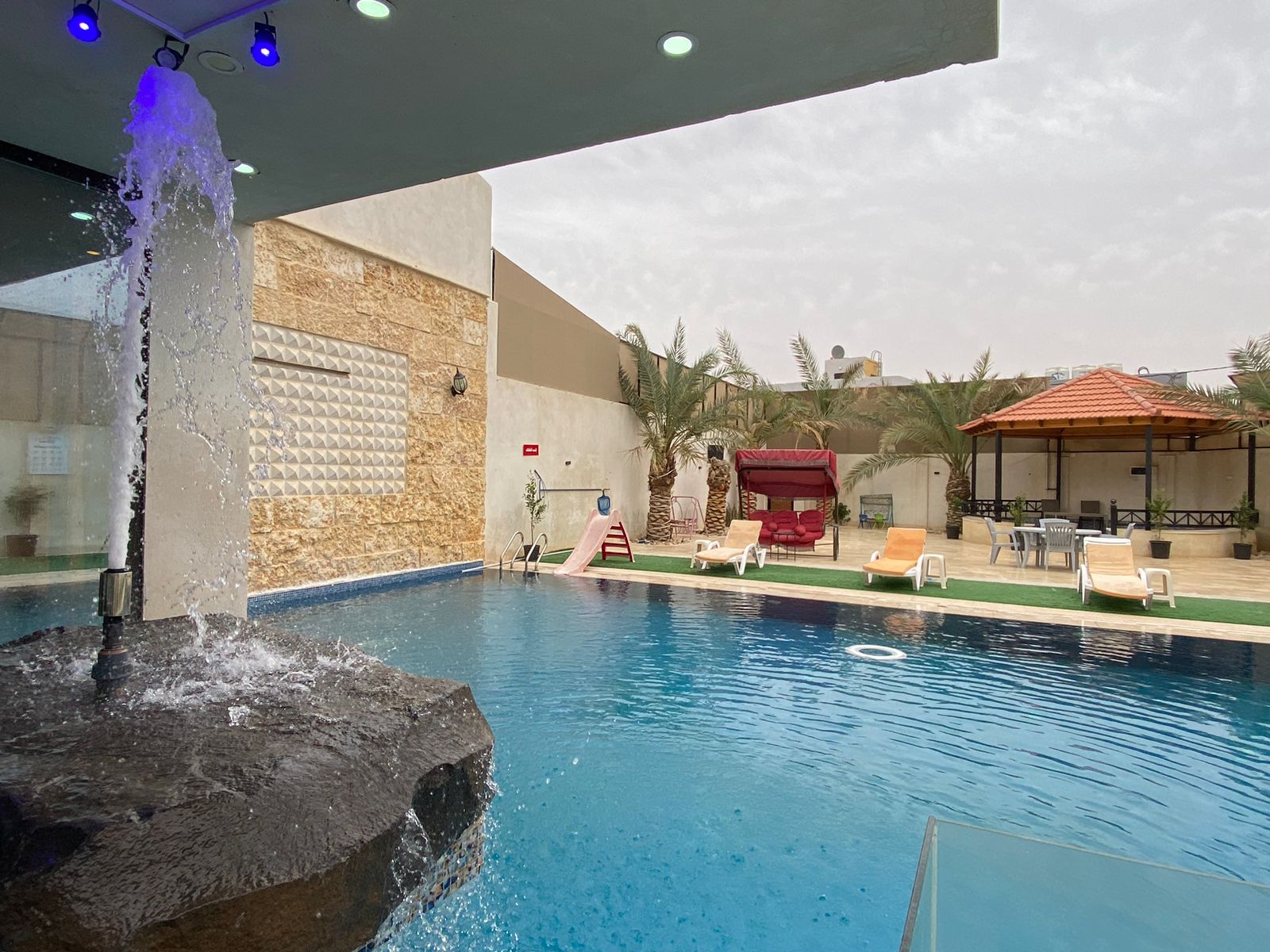 شاليه - مزرعة Blue Moon Villa للايجار اليومي في البحر الميت - الرامة 