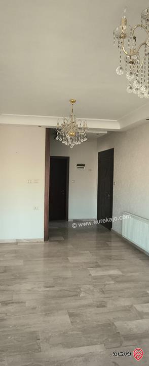 شقة مساحة 218م طابق ثاني للبيع في عمان - خلدا 