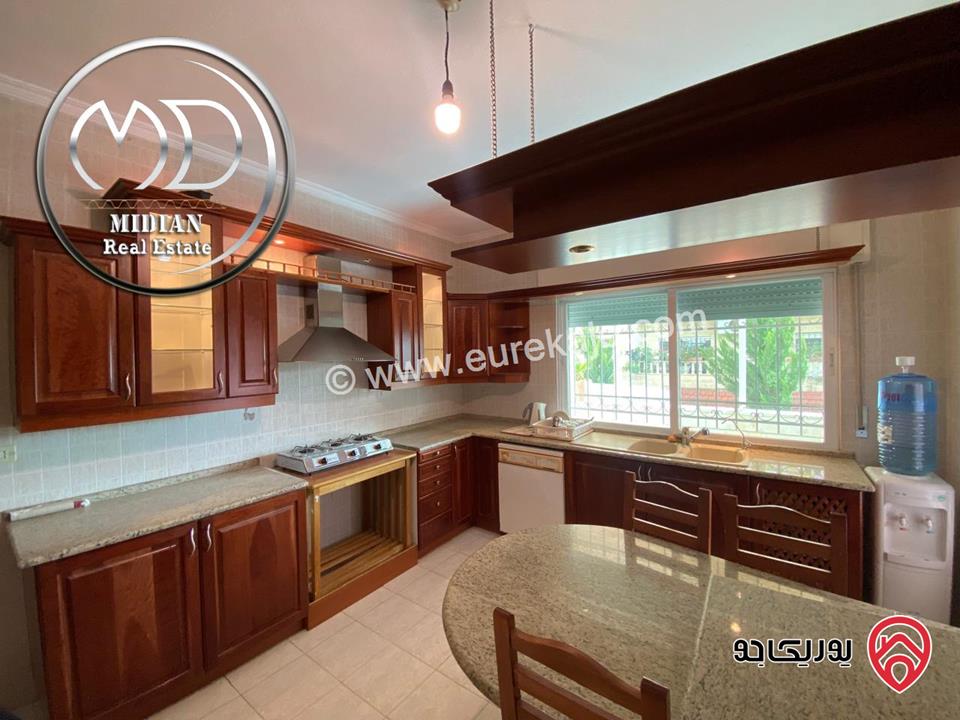 شقة ارضية للبيع في عمان - خلدا مساحة 195م مع ترس و حديقة 250م تشطيبات ديكورات سوبر ديلوكس بسعر مميز