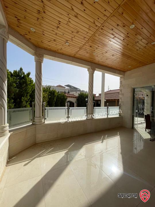 فيلا مساحة الارض 758م مساحة البناء 700م على شارعين للبيع في الزرقاء - ضاحية المدينة المنورة