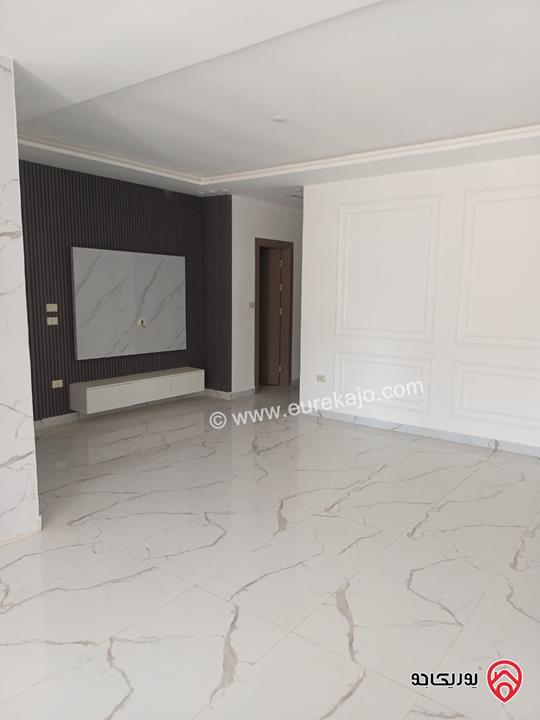 شقة مميزة تشطيب سوبر ديلوكس طابق ارضي مساحة 169م + ترس بناء جديد للبيع في عمان - المقابلين