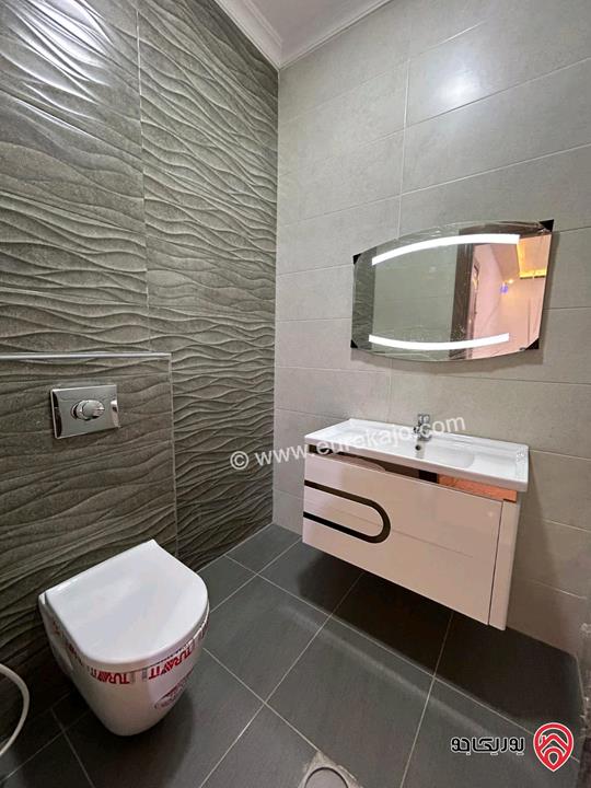 شقة طابقية كاملة مساحة 253م للبيع في عمان - الجبيهة 