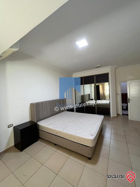 شقة أرضية مفروشة 200م مع حديقة وترسات 150م للبيع في جبل عمان 