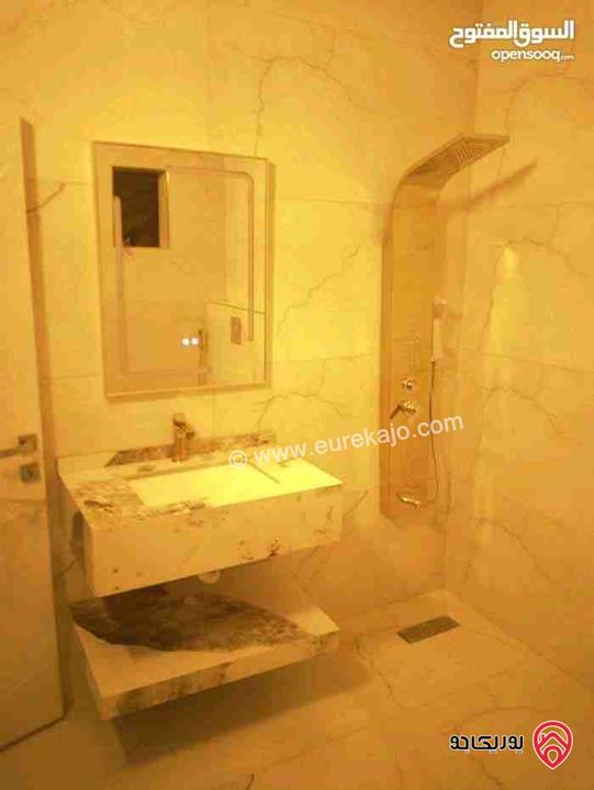 شقة فارغة أرضية مساحة 225م داخلي و 100م خارجي للايجار في عمان - الجبيهة