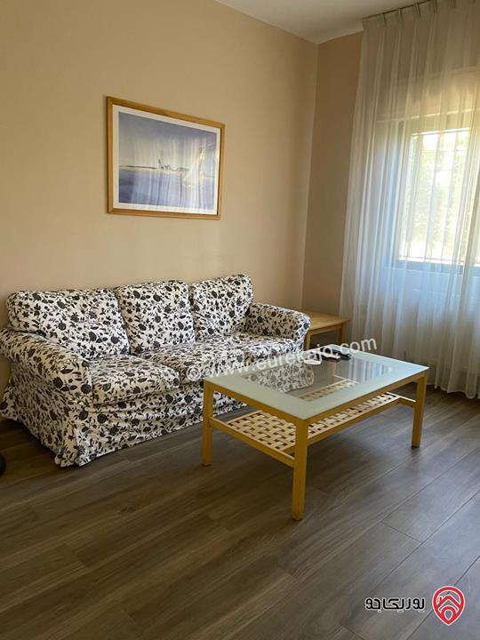 شقة فاخرة مفروشة أرضية مساحة 150م للايجار في عمان - ام اذينة