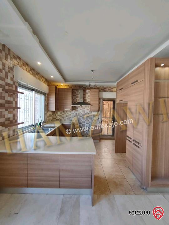 شقة فاخرة شبه أرضية مساحة 160م داخلي و 50م خارجي للايجار في عمان - طريق المطار 