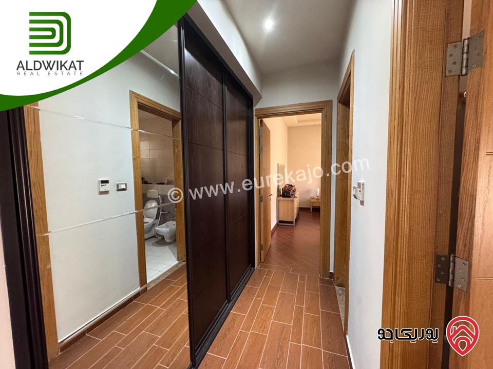 فيلا مساحة الارض 1600م ومساحة البناء 1100م مساحة الحديقة 400م للبيع في السلط - منطقة السرو 