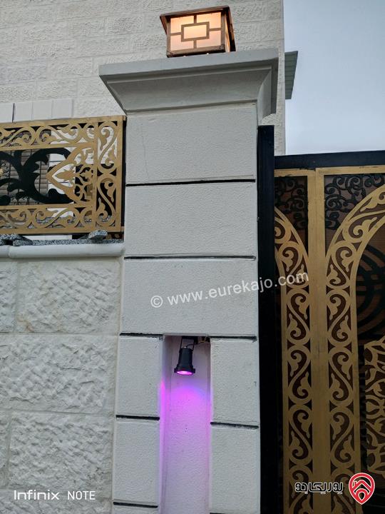 فيلا طابقين مساحة 340م على أرض 319م للبيع في الزرقاء - شومر 