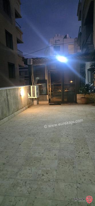 شقة ارضية طابقية مساحة 248م وتراسات 300م للبيع في عمان - ام السماق 