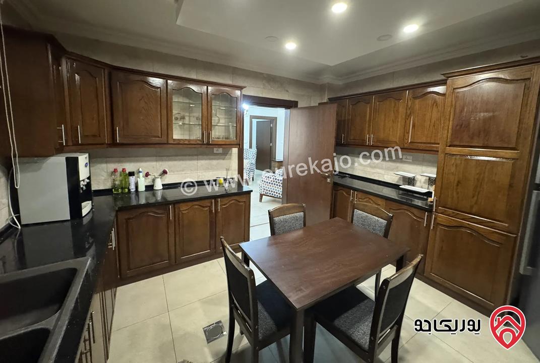 شقة أرضية مساحة 200م داخلي و 150م خارجي للايجار في عمان - ام السماق 