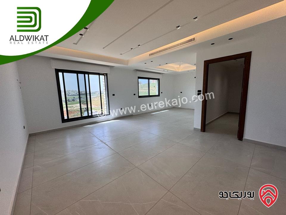 شقة مميزة طابق ثاني للبيع في عمان - حي الصحابة رجم عميش مساحة 250م والترس 10م
