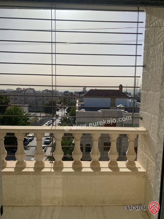 شقة طابق ثالث مساحة 195م للبيع في عمان - الشميساني 