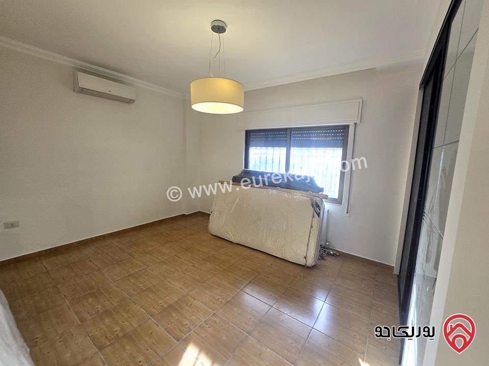 شقة ارضية فارغة مساحة 200م داخلي و 50م خارجي للإيجار السنوي مجددة بالكامل مع كراج و مدخل وتراس خاص في عمان - ضاحية الأمير راشد