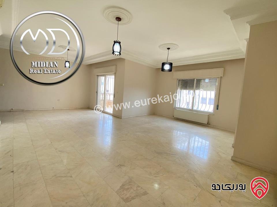 شقة فارغة للايجار طابق أخير مع روف في عمان - خلدا مساحة 300م مع تراسات اطلالة رائعة بسعر مميز جداً