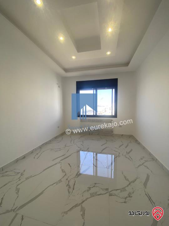 شقة فاخرة للبيع في عمان - خلدا قرب إشارة البنك العربي ومركز زها طابق ثالث 220م مع روف دوبلكس 100م لم تسكن