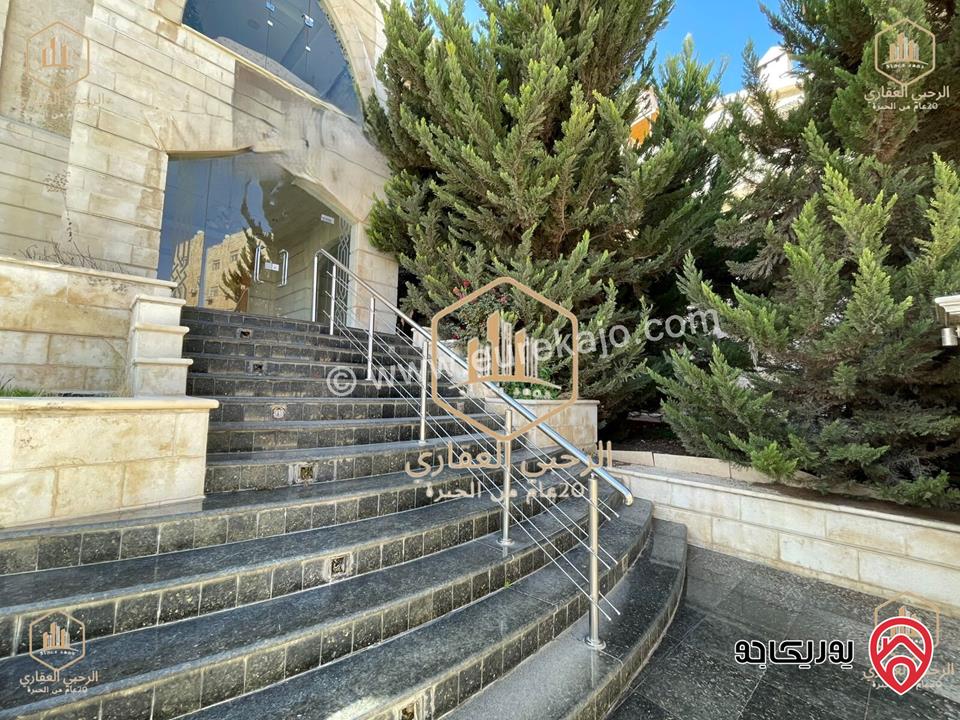 شقة أرضية مساحة 450م داخلي و 300م خارجي للايجار في عمان - الجاردنز