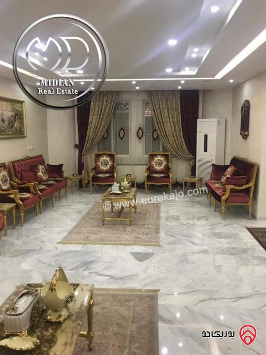 فيلا مستقلة مساحة البناء 650م على أرض 750م تشطيبات و ديكورات سوبر ديلوكس مع تراسات و حدائق بسعر مميز جداً للبيع في عمان - ام اذينة