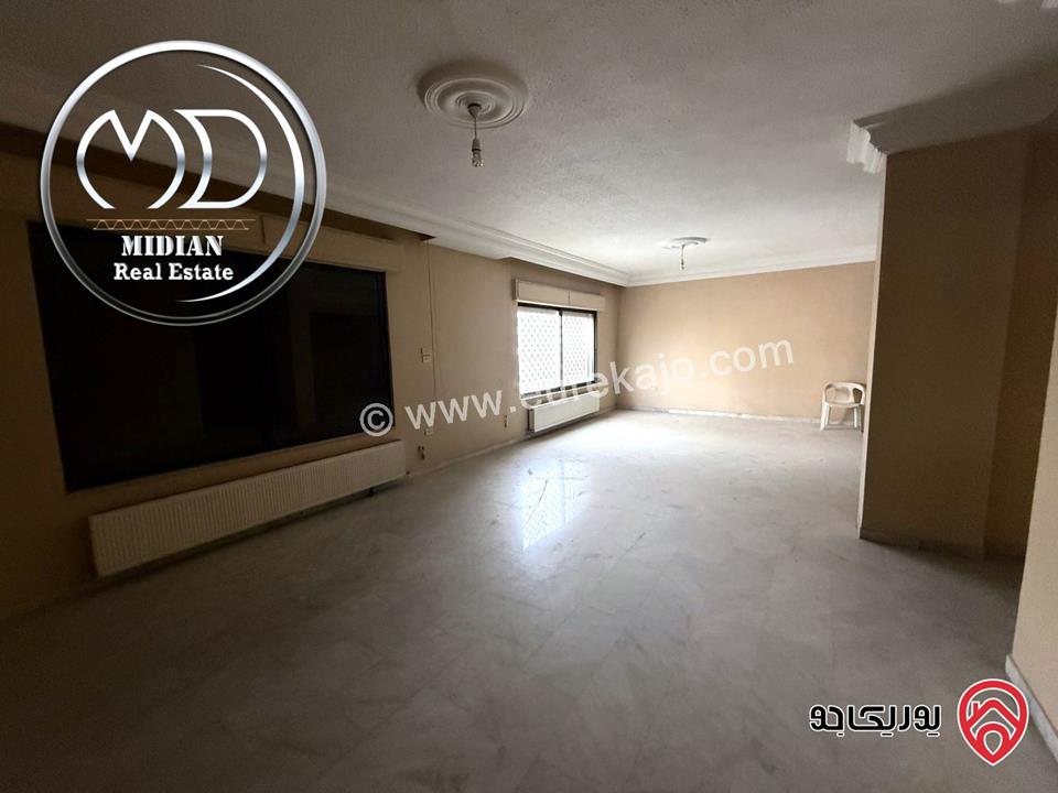 شقة طابقية فارغة للايجار في عمان - الدوار السابع مساحة 300م 4 نوم طابق اول بسعر مميز