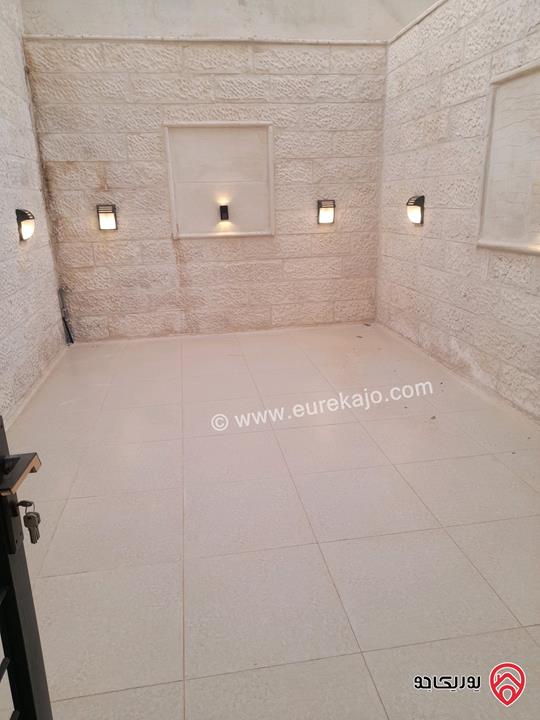 شقة سوبر ديلوكس ارضية مساحة 230م داخلي و 140م خارجي للبيع في عمان - طريق المطار