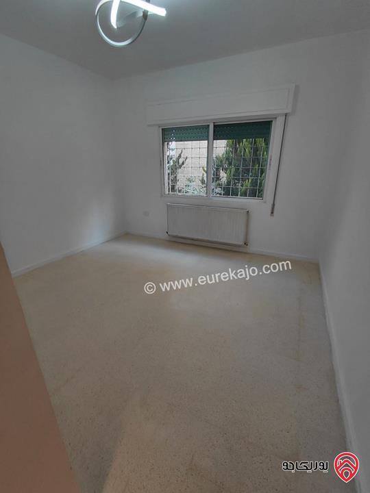 شقة مجددة طابق أول مساحة 200م للإيجار في عمان - دير غبار 