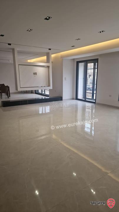 شقة فاخرة طابق اول مساحة 205م للبيع في عمان - ام اذينة