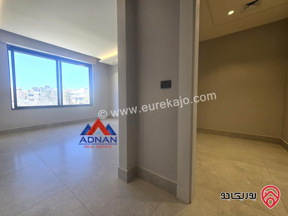 فيلا متلاصقة جديدة مساحة 763م على أرض 530م مع مسبح واطلالة عالية للبيع في عمان - عبدون