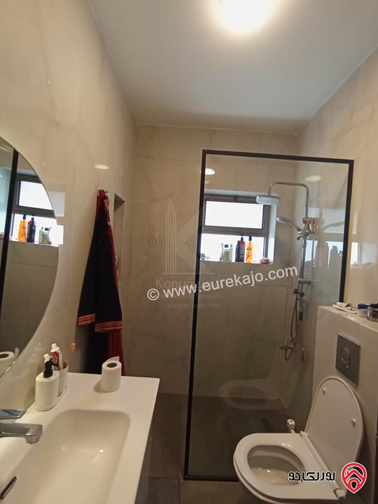 شقة فاخرة طابق أخير مع روف مساحة 211م للبيع في عمان - خلدا مع اطلالة مميزة