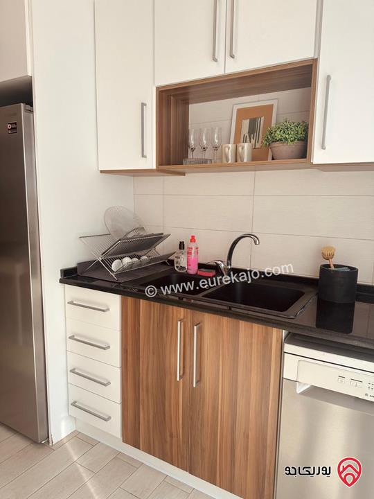 شقة فاخرة مفروشة طابق ثالث مساحة 107م للايجار في عمان - دير غبار