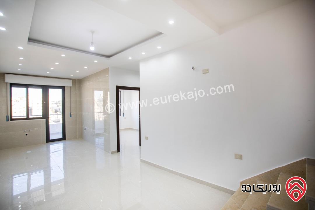 شقة طابق ثالث مع روف دوبلكس مساحة 170 م مع ترس 100 م للبيع في عمان - ابو علندا