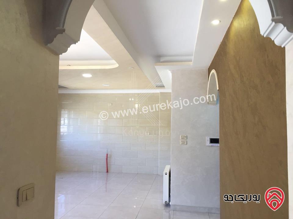 شقة مميزة طابق ثالث مساحة 190م مع روف 25م وترس 120م للبيع أو للايجار في عمان - دير غبار