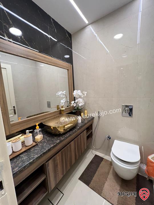 شقة مفروشة أرضية مفروشة مساحة 140م داخلي و 130م خارجي للايجار في عمان - عبدون