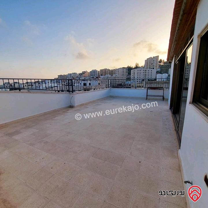 شقة طابق اخير مع روف مساحة 183م للبيع في عمان - خلدا